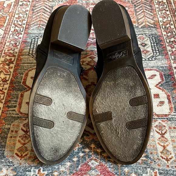 [Fergie] Black Booties - Picture 5 of 7